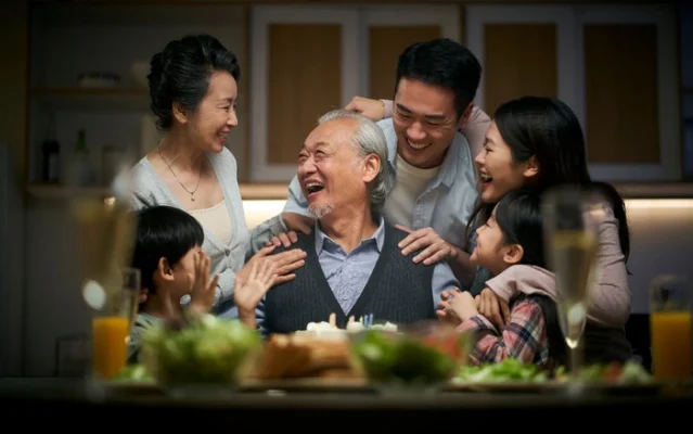 Ảnh: Internet ( Gia đình 3 thế hệ)