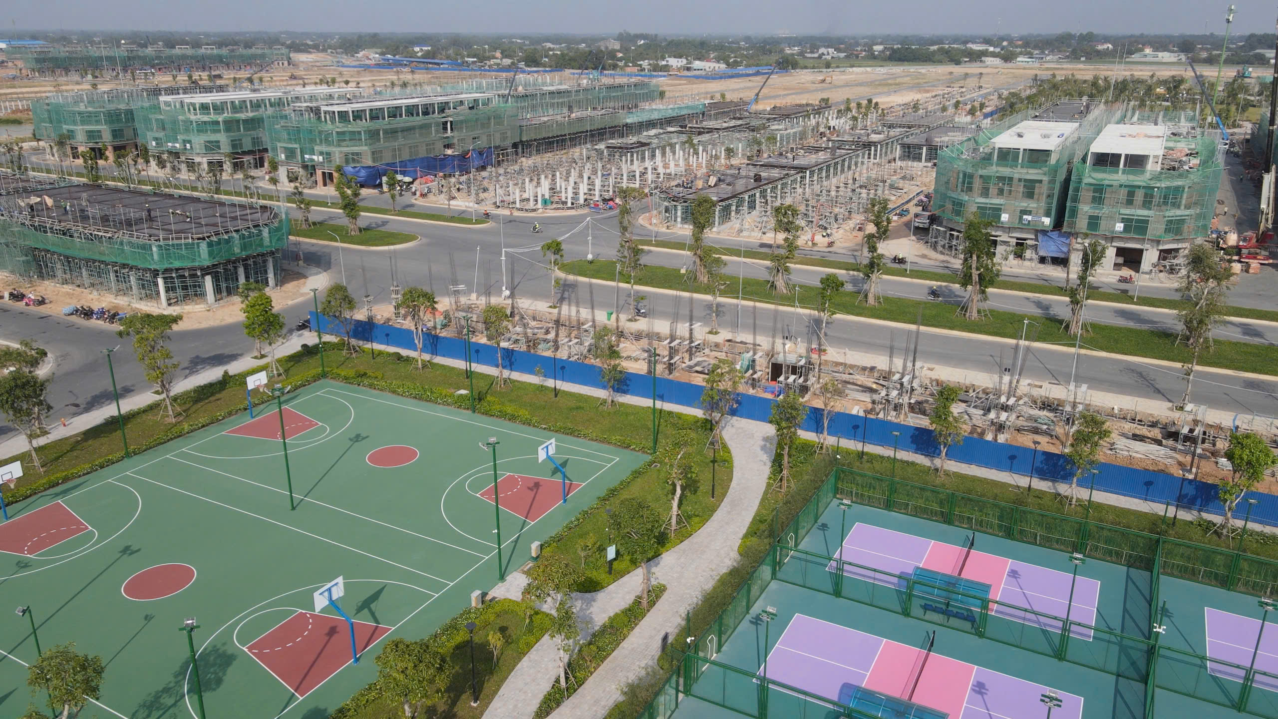 Sân bóng rổ và sân Pickleball đã sẵn sàng hoạt động - Đã có cư dân sử dụng tiện ích thể thao tại đây