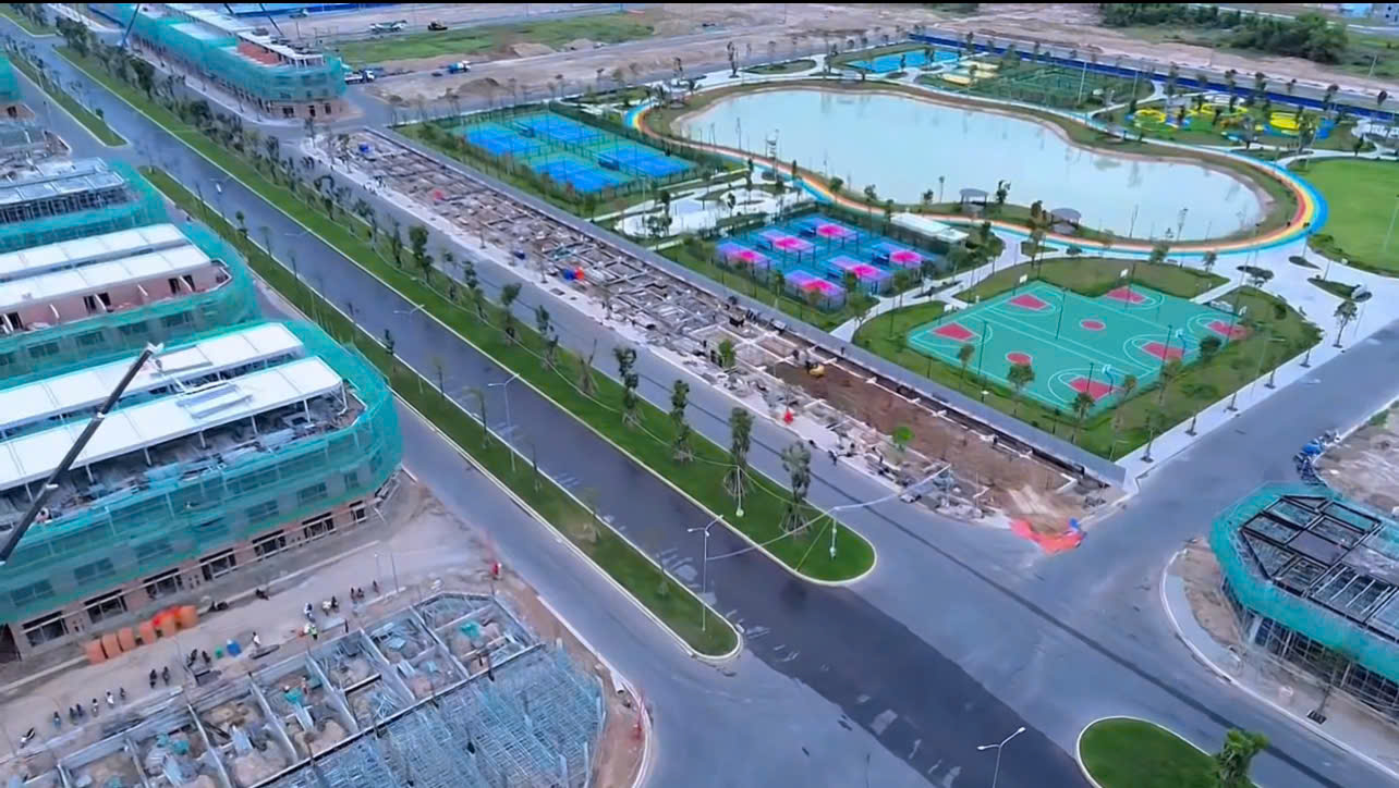 Sân thể thao ngoài trời và khu sinh hoạt cộng đồng đã hình thành