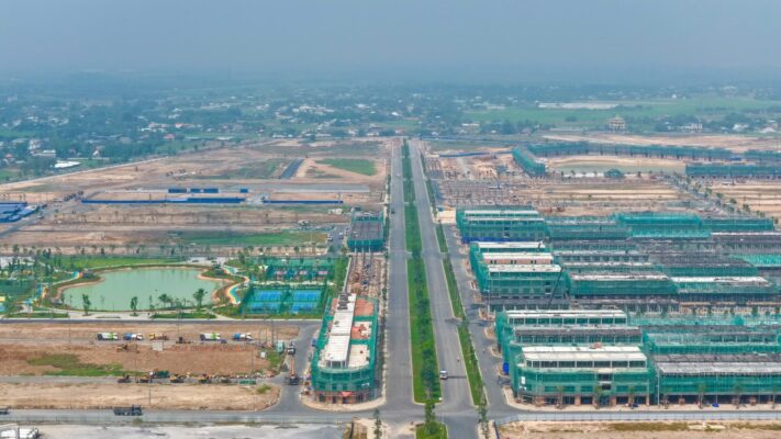 Tổng thể công trường cho thấy dự án đang bước vào giai đoạn thi công cao điểm.