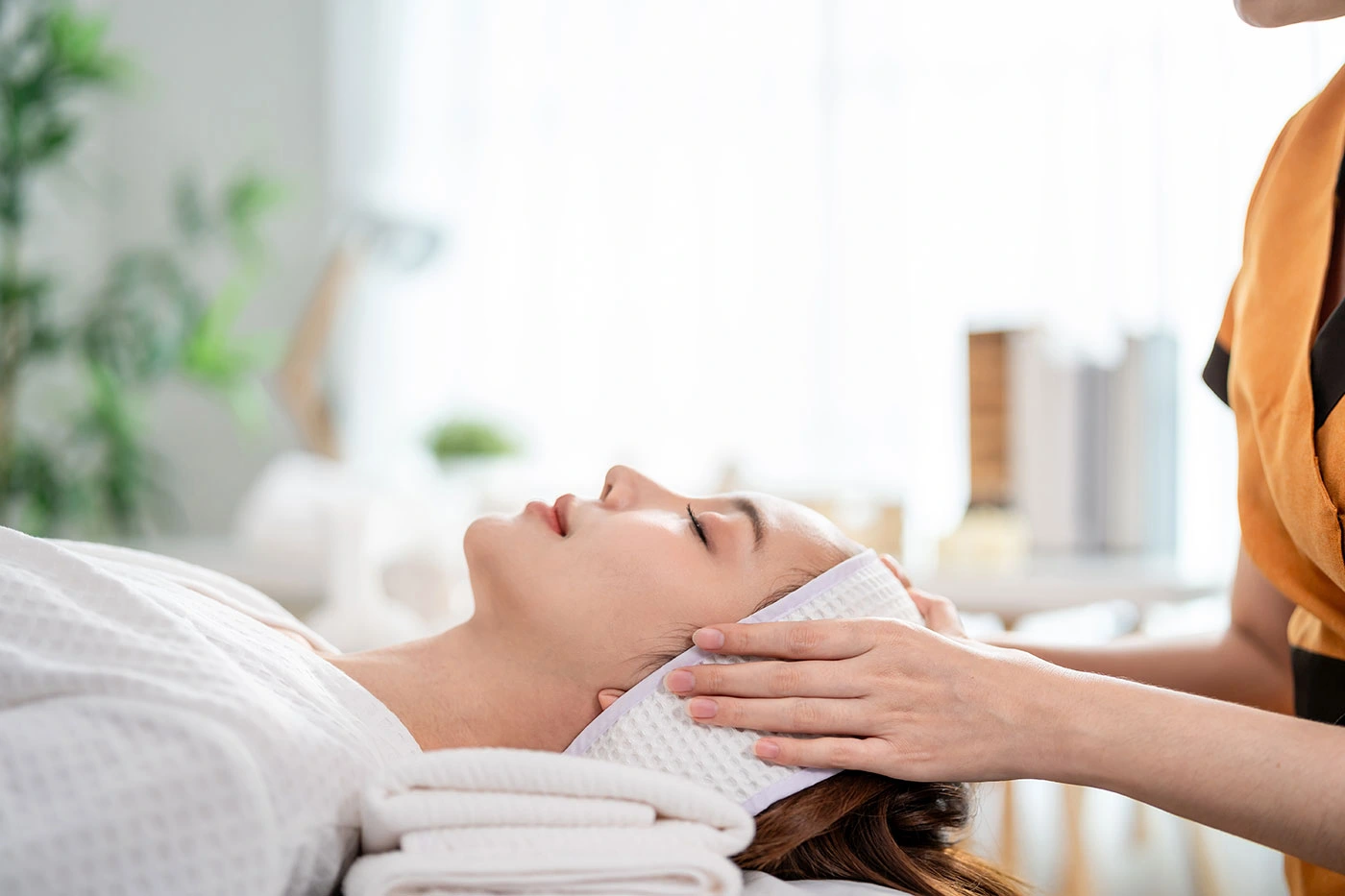 Tự thưởng cho bản thân những buổi thư giãn, làm cho cơ thể được thoải mái, làm những điều mình thích, nấu những món ăn ngon...